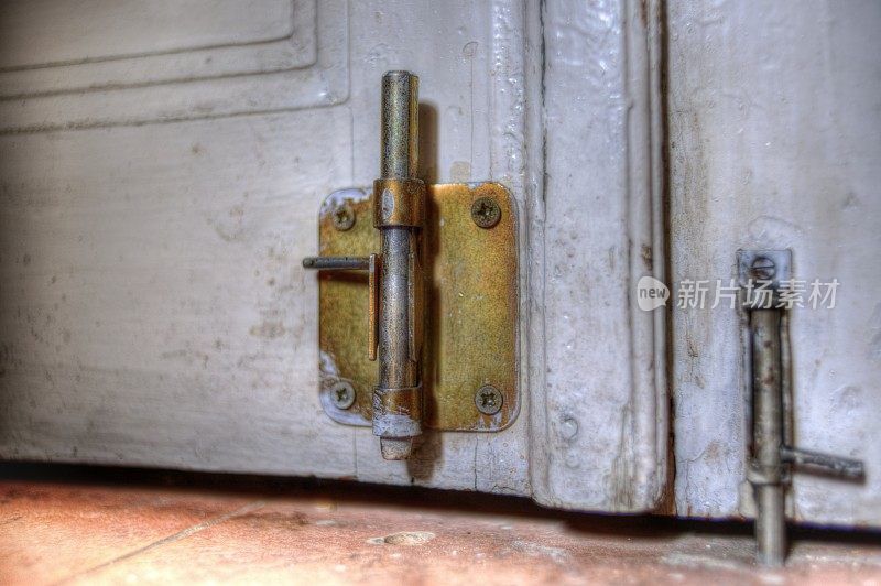 旧门闩- HDR图像